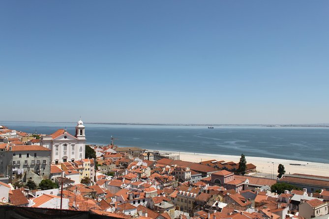Old Lisbon: Alfama and Sao Jorge neighborhood 3-Hour Walking Tour - Lisbon Cathedral and the climb toward Portas do Sol