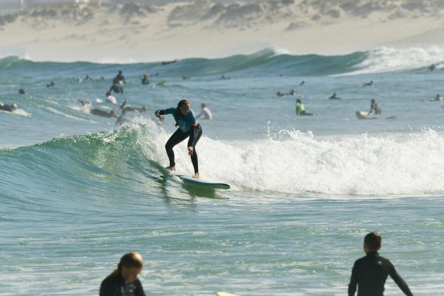 Peniche:Surf lessons Beginners ,Intermediate, advance level - Equipment that keeps the first lesson simple