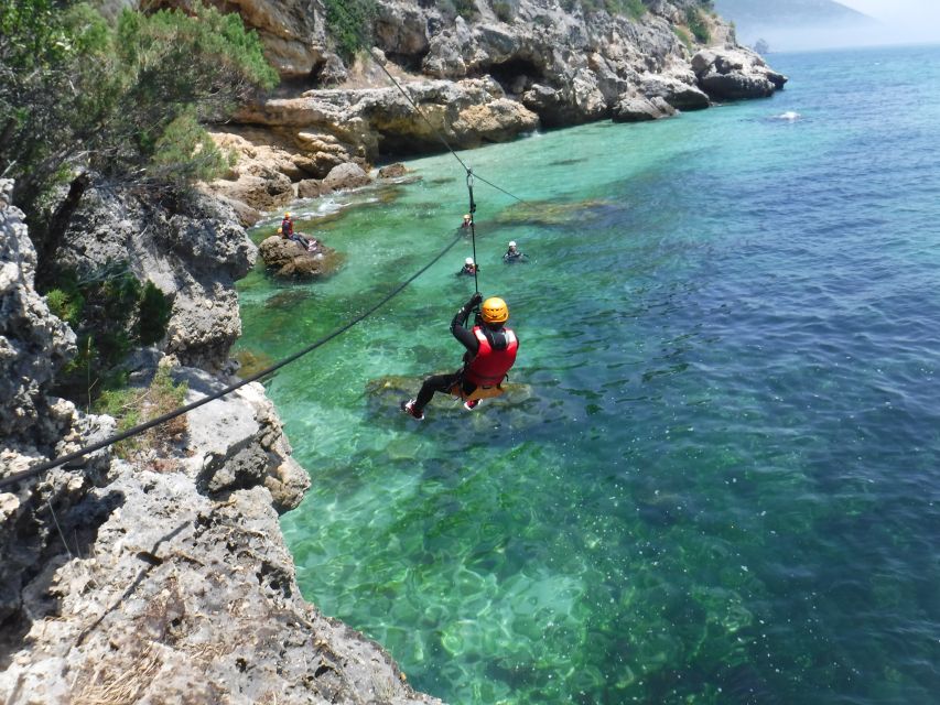 Portinho da Arrábida: Coasteering Boat Tour - What coasteering looks like at Portinho da Arrábida