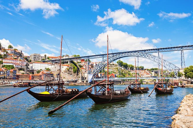 Porto Private Tour from Lisbon with Douro Cruise and Wine Tasting - The Lisbon to Porto road trip at 7:00 am