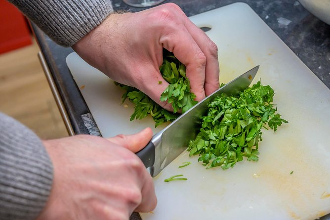 Portuguese Cooking Experience in Lisbon - A dinner with people from around the world