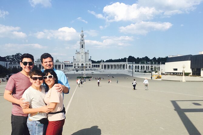 Private Day Tour With Guide to Fatima, Batalha, Nazaré and Obidos - What this private Lisbon day trip tries to accomplish