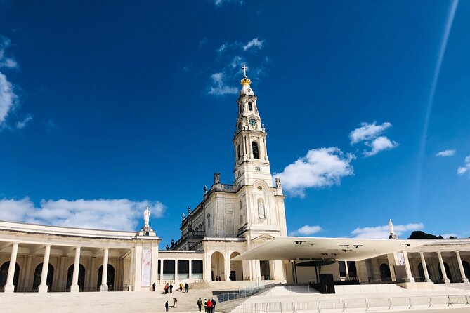 Private Day Tour With Guide to Fatima, Batalha, Nazaré and Obidos - Fatima: the emotional center of the day