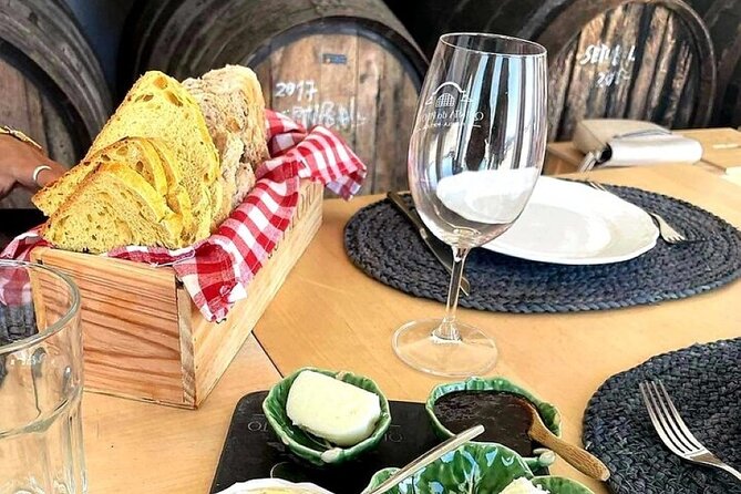 Private Lisbon-Arrábida Wine Tour: 3 Wineries, Coast & Heritage - Livramento Market: start with oysters and local life