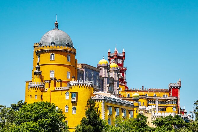 Private Local Sintra Tour: Palaces & Coast by Classic Car or Jeep - Who should book this experience