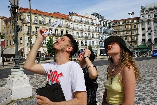 Private Outdoor Escape Game in Lisbon - Praça do Comércio and the first clues