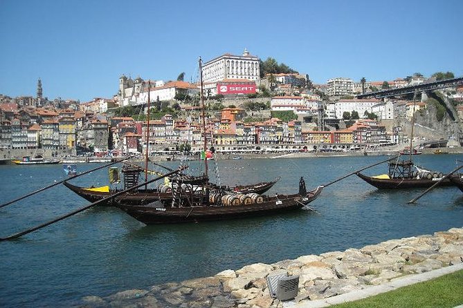 Private Porto from Lisbon with Portuguese lunch and Porto wine tasting - The port cellar visit and tasting