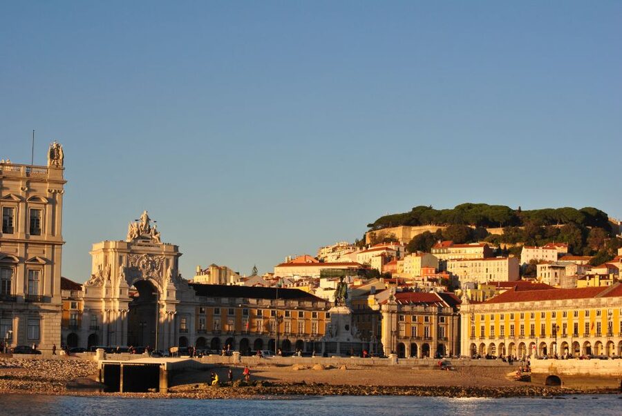 Private Romantic cruise with sparkling wine- 2-Hour- Lisbon - How Private Is Private?