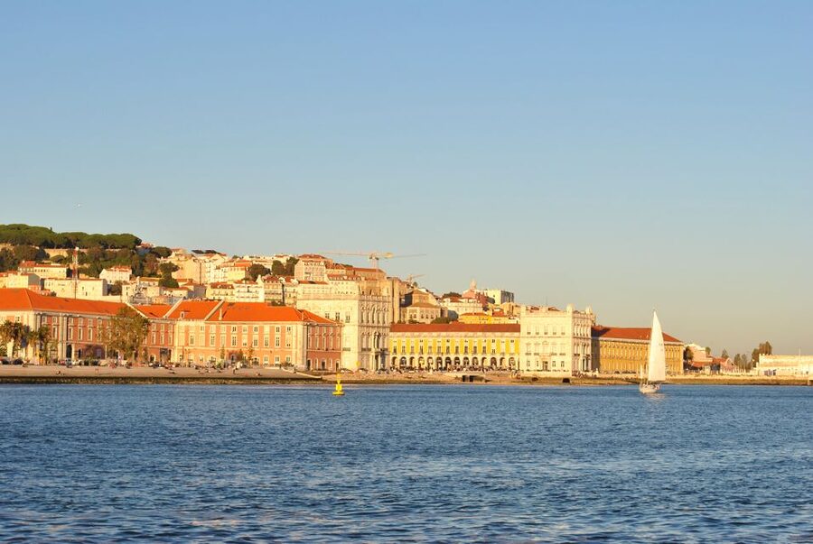 Private Romantic cruise with sparkling wine- 2-Hour- Lisbon - Weather, Timing, and Expectations