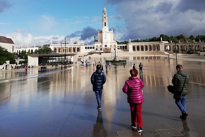 Private Tour to Fatima from Lisbon - Lunch, shopping, and the real cost