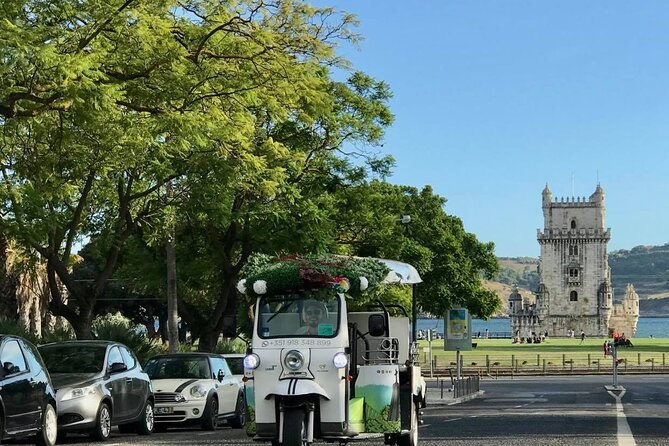 Private tuk tuk tour in old city Lisbon (Standard-1h30) - Senhora do Monte and the final city panorama