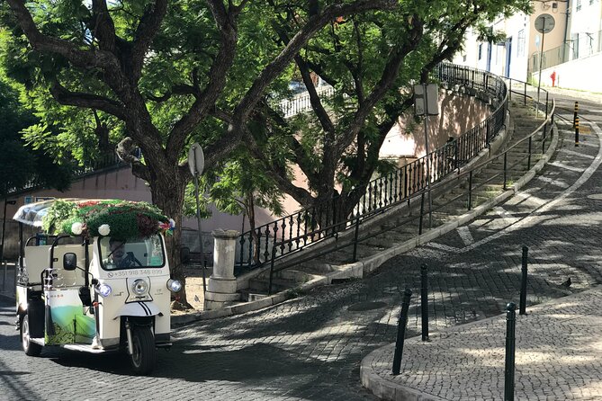 Private tuk tuk tour in old city Lisbon (Standard-1h30) - Starting near Rossio and Avenida da Liberdade