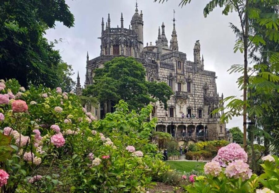 Quinta da Regaleira Skip-the-Ticket-Line Entry & Audioguide - Using the smartphone audio guide