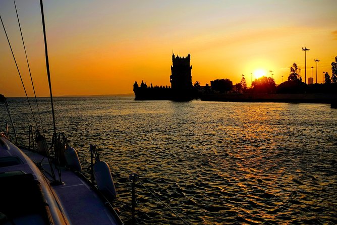 Relaxing Sailboat Cruise along the Tagus - The return past MAAT