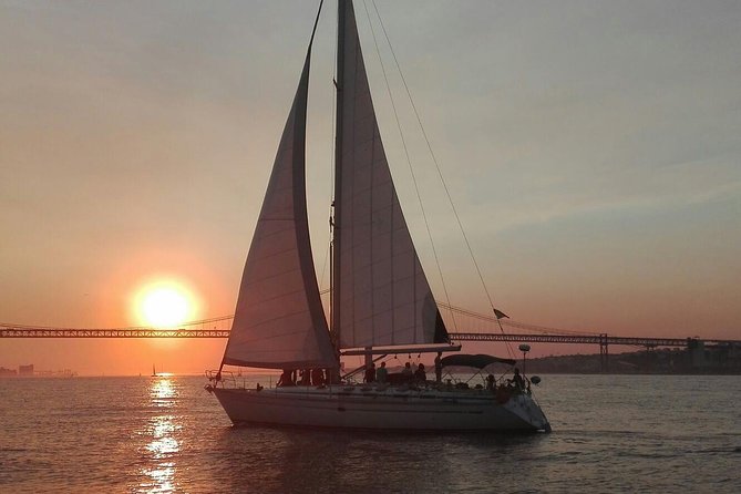 Sailboat Tour in Lisbon with drinks included | Morning and Sunset - Why Lisbon is better seen from the Tagus