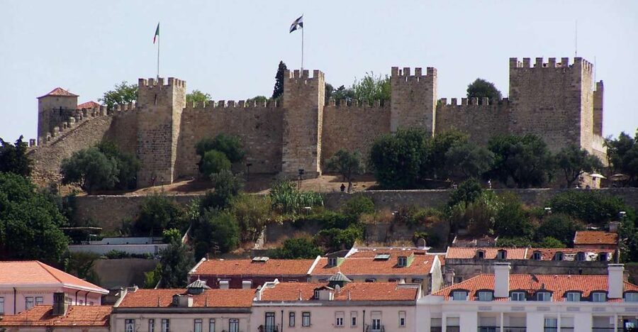 São Jorge Castle Skip-the-line Entry Ticket - The optional tuk-tuk ride up the hill