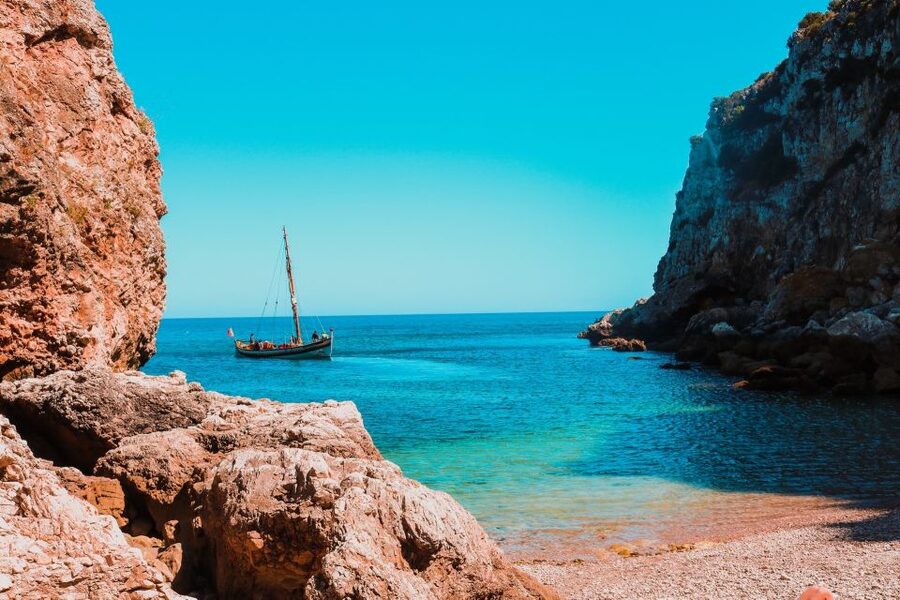Sesimbra: Arrábida Beaches & Caves Boat Tour with Snorkeling - Mijona Beach and the appeal of smaller coves