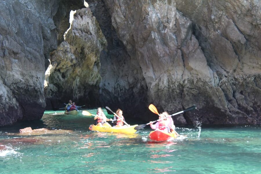 Sesimbra: Ribeiro Cavalo Beach, Caves, & Arrábida Kayak Tour - Sea caves, tunnels, and Frade’s Cave