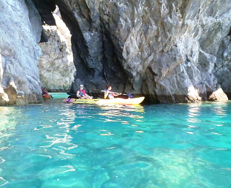 Sesimbra: Ribeiro Cavalo Beach, Caves, & Arrábida Kayak Tour - The return paddle to Sesimbra