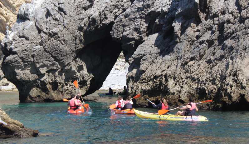 Sesimbra: Ribeiro Cavalo Beach, Caves, & Arrábida Kayak Tour - Meeting the guide at Sesimbra Harbor