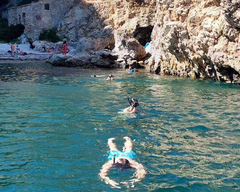 Sesimbra: Secret Bays and Beaches Boat Tour with Snorkeling - Baleeira Bay and Beach, the longest final visit