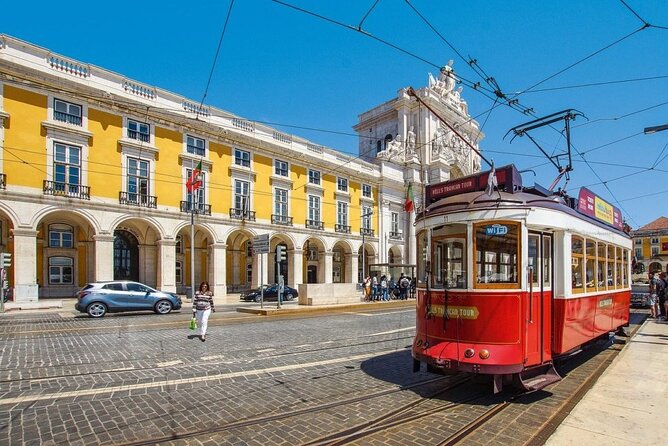 Shared Arrival Transfer: From Lisbon Airport to Hotels - Riding in the shared van