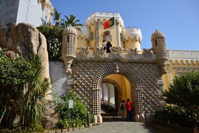 Sintra and Cascais Small Group Tour in a Van With Tickets - Why this route works from Lisbon