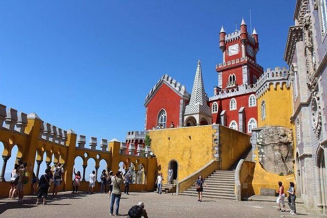 Sintra Cascais Private Tour with Pena Palace and Mouros Castle - Sintra’s old center and a useful lunch pause