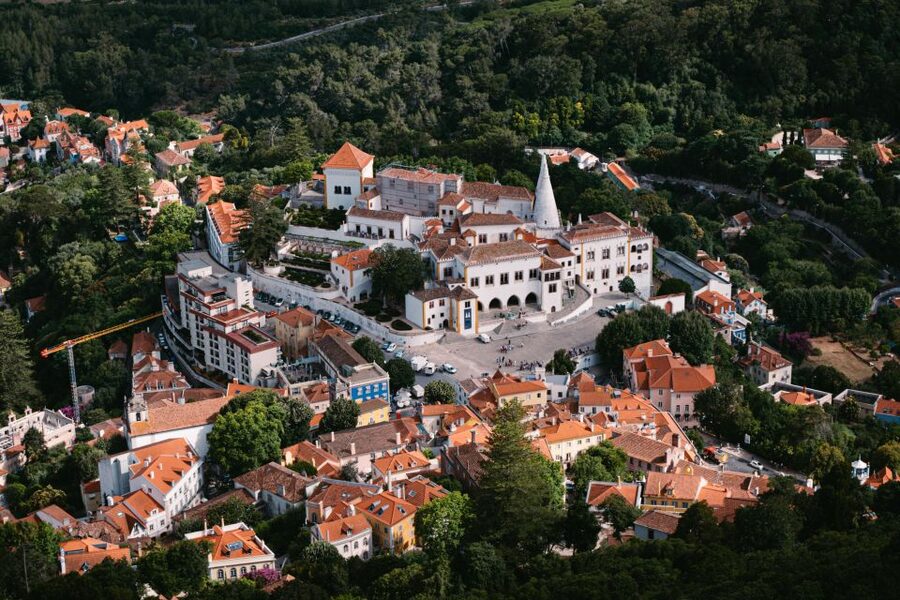 Sintra/Lisbon: Sintra & Quinta da Regaleira Tour with Ticket - Who should book this experience?