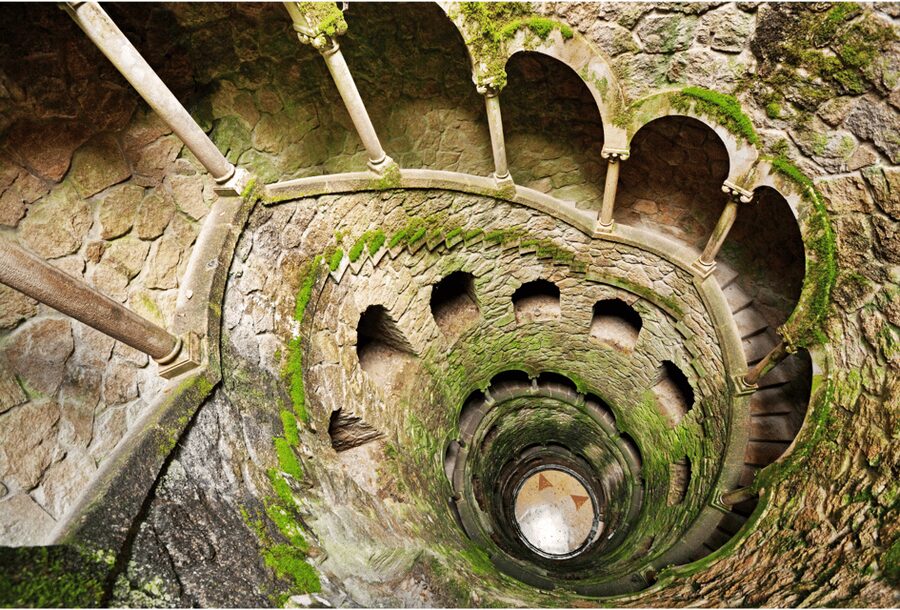 Sintra: Pena Palace, Quinta da Regaleira, Cabo da Roca and Cascais - Quinta da Regaleira’s tunnels and Initiation Well