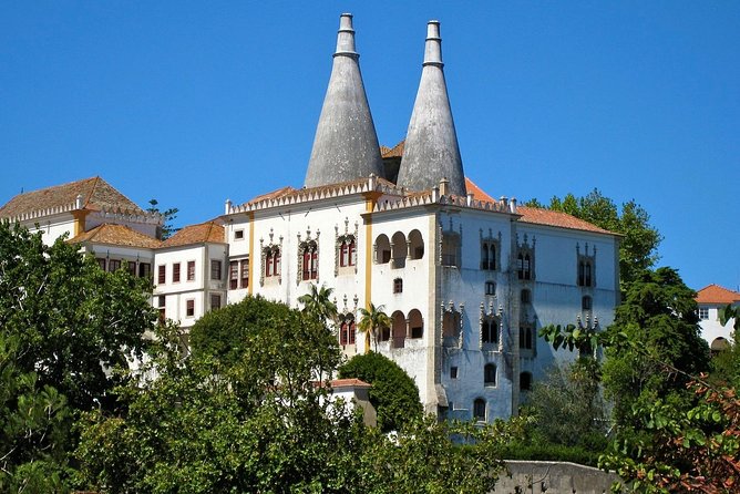 Sintra, Pena Palace, Quinta da Regaleira & Cascais Group Tour - Walking, weather, and what to pack