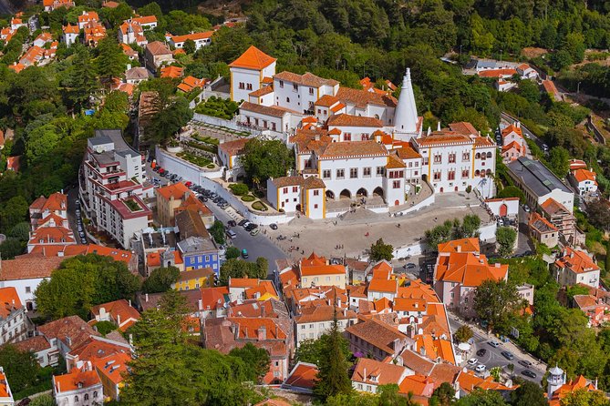 Sintra Private Tour with All Tickets Included - What the private guide changes