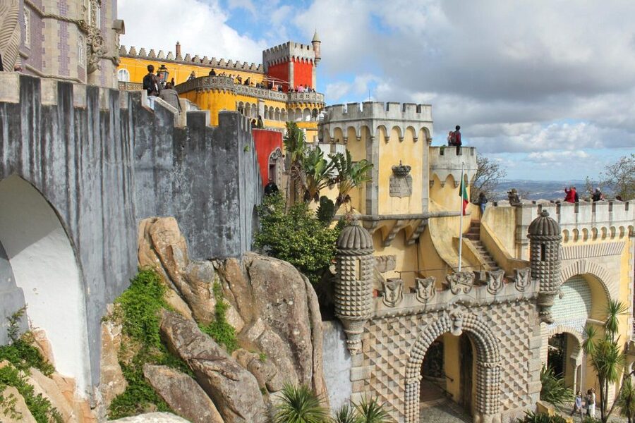 Sintra: Private Tour with Guided Pena Palace Experience - The guides make the biggest difference