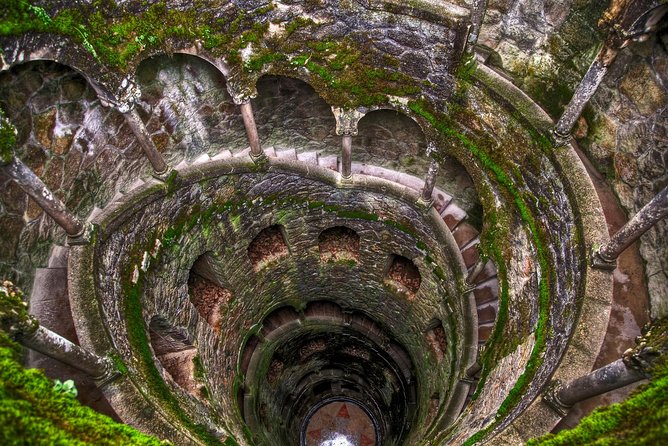 Sintra Small-Group Tour: Let the Fairy Tale Begin with Pick Up - Sintra’s old center and the travesseiro pastry