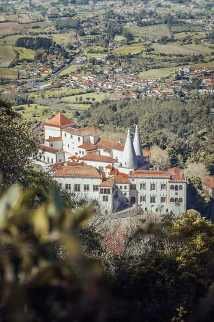 Sintra: The Romantic Village – Private Half-Day Guided Tour - Fonte da Sabuga and the first look at Sintra