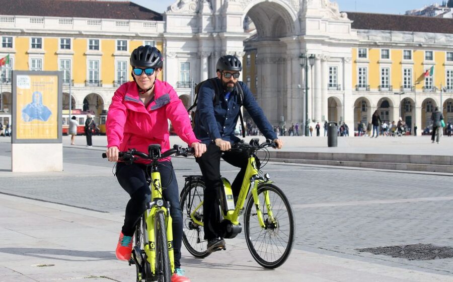 South Lisbon: 3-Hour Christ the King Electric Bike Tour - Coffee in the gardens of Casa da Cerca