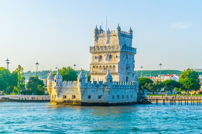 Sunset Boat Tour in Lisbon with Wine - Crossing to Cacilhas and Cristo Rei