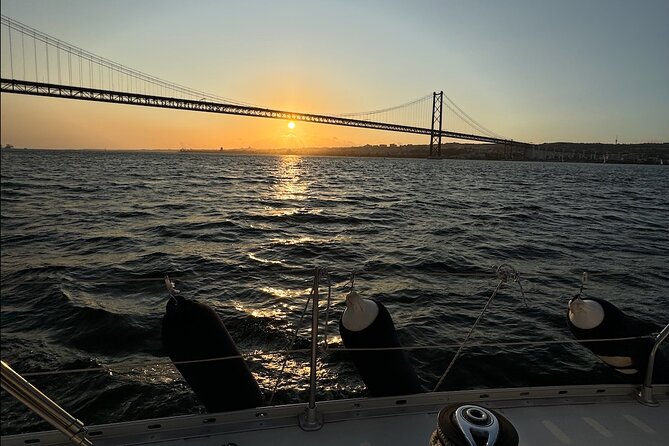 Sunset sailboat tour in Lisbon with green wine - Why Lisbon looks better from the Tagus