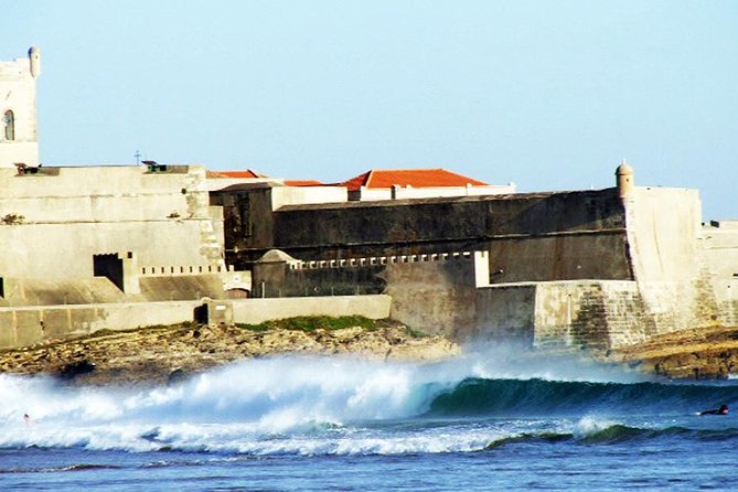 Surf Lesson on Praia de Carcavelos - On the sand, the pop-up is the real first hurdle