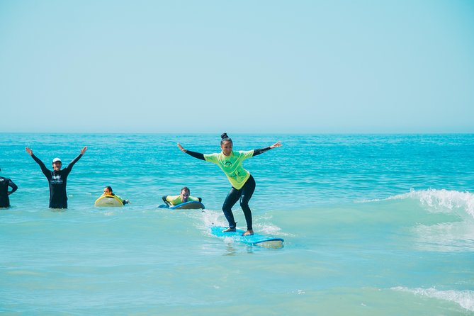Surf Lesson on Praia de Carcavelos - Praia de Carcavelos puts the lesson into practice