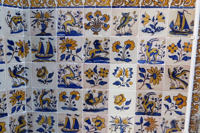 The Portuguese Tiles - Rossio Square puts the details into city history