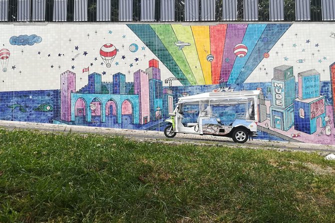 Tuk Tuk Lisbon: The Best of Lisbon in Half a Day - Lisbon Cathedral and the city’s medieval core