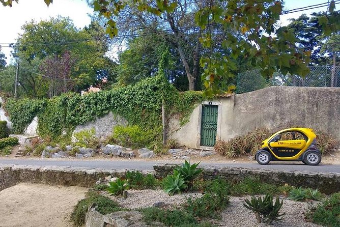 Unforgettable Sintra Tour E-CAR GPS audio-guided route that informs and entertains! - Quinta da Regaleira and Monserrate