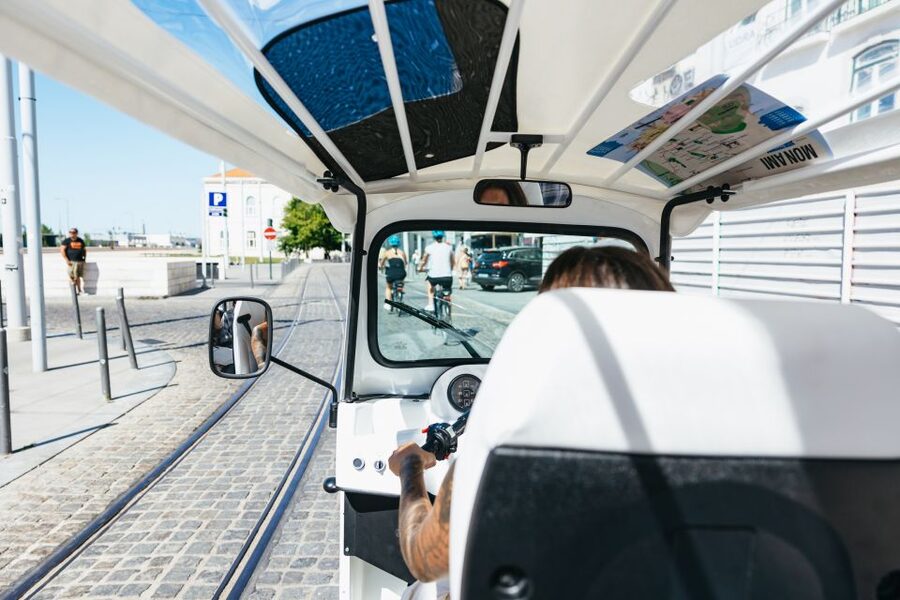 Vadio: Lisbon Old Town Private Tuk Tuk Tour - Alfama on foot, where the music lives