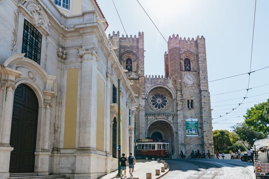 Vadio: Lisbon Old Town Private Tuk Tuk Tour - Mouraria and the city’s mixed cultural roots