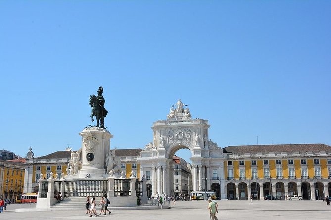 VIP-walking-Tour - Lisbon with your private - in German - History, architecture, and the stories between them