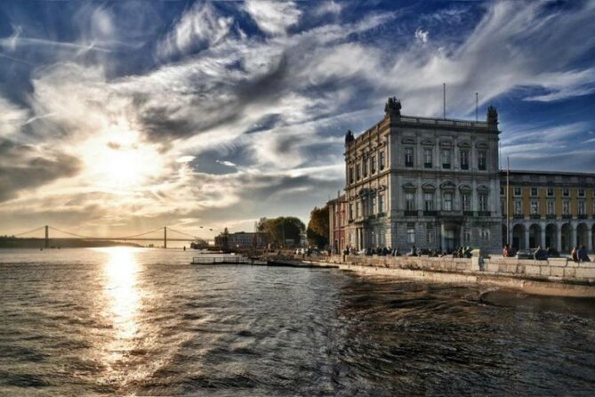 Welcome Lisbon Tour with Local Guide in Private Eco Tuk Tuk - Praça do Comércio and the Tagus finish